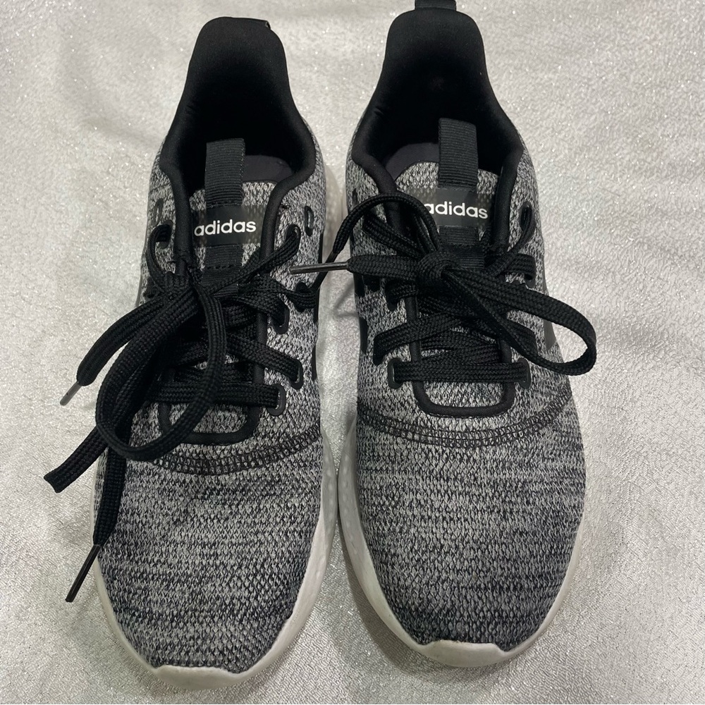 Women adidas sneakers/ running shoes black with white size 6.5  great condition